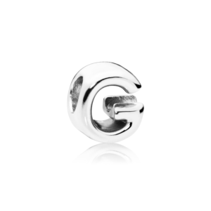 Charm en plata de ley G Letra 797461