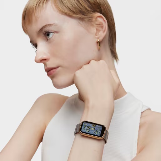 Reloj smartwatch con brazalete de acero y caja de aluminio en color IPG dorado TOUS T-Band Mesh - Imagen 3