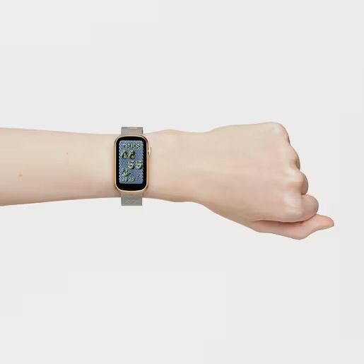Reloj smartwatch con brazalete de acero y caja de aluminio en color IPG dorado TOUS T-Band Mesh - Imagen 7