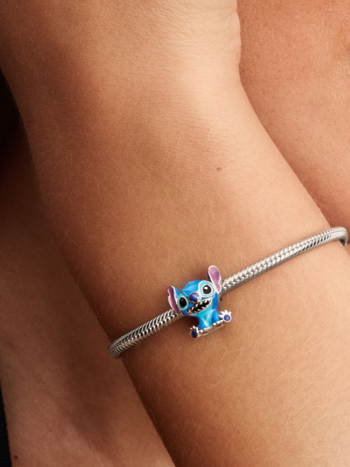 Charm Stitch de Disney Plata de Ley 793815C01 - Imagen 6