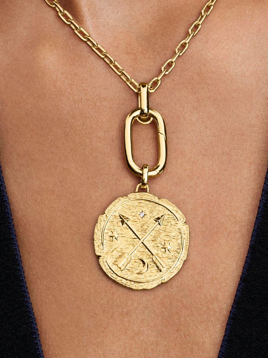 Charm Medallón Grande Flechas Cruzadas Recubrimiento en oro de 14k 764084C01 - Imagen 5