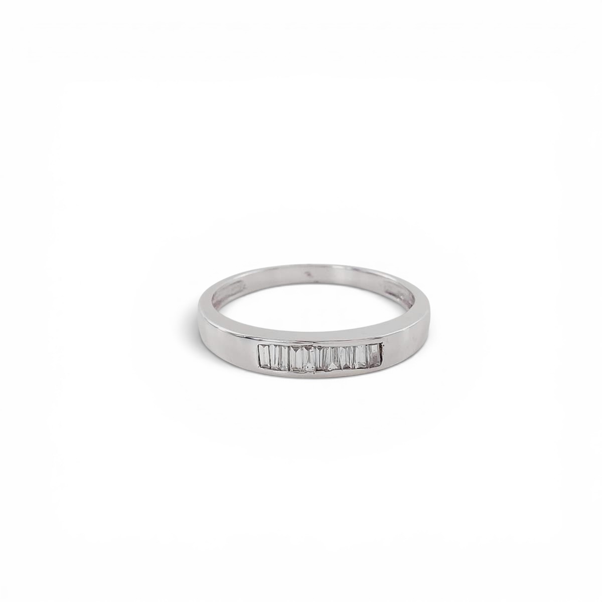 Anillo Oro Blanco 18k Fila de Diamantes en Baguette